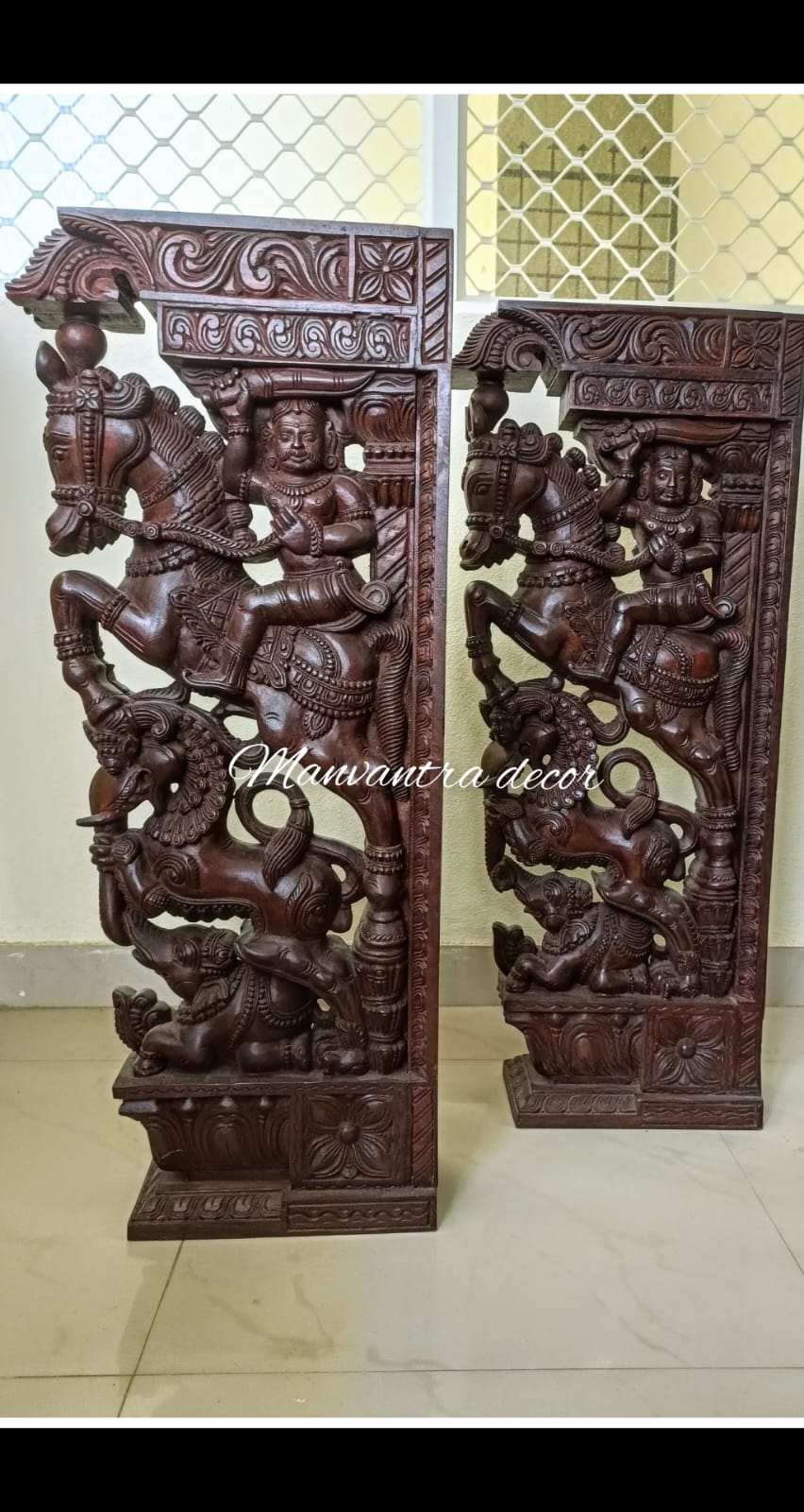 Corbels / brackets pair