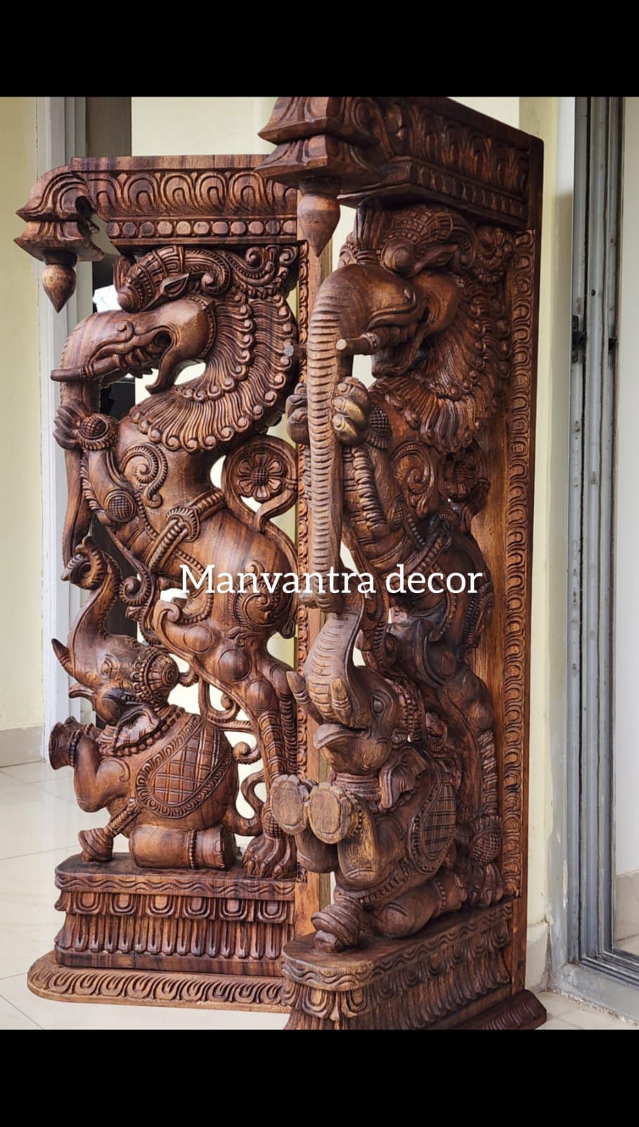 Corbels/bracket pair