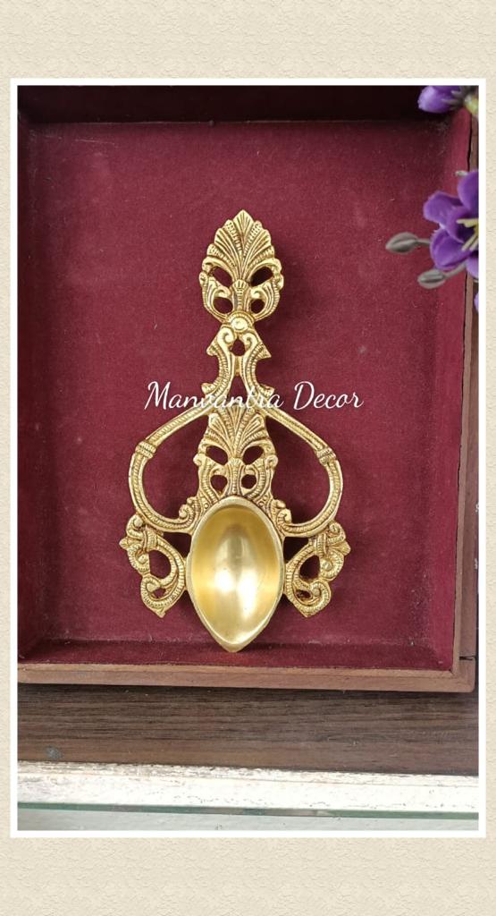 Diya arti spoon