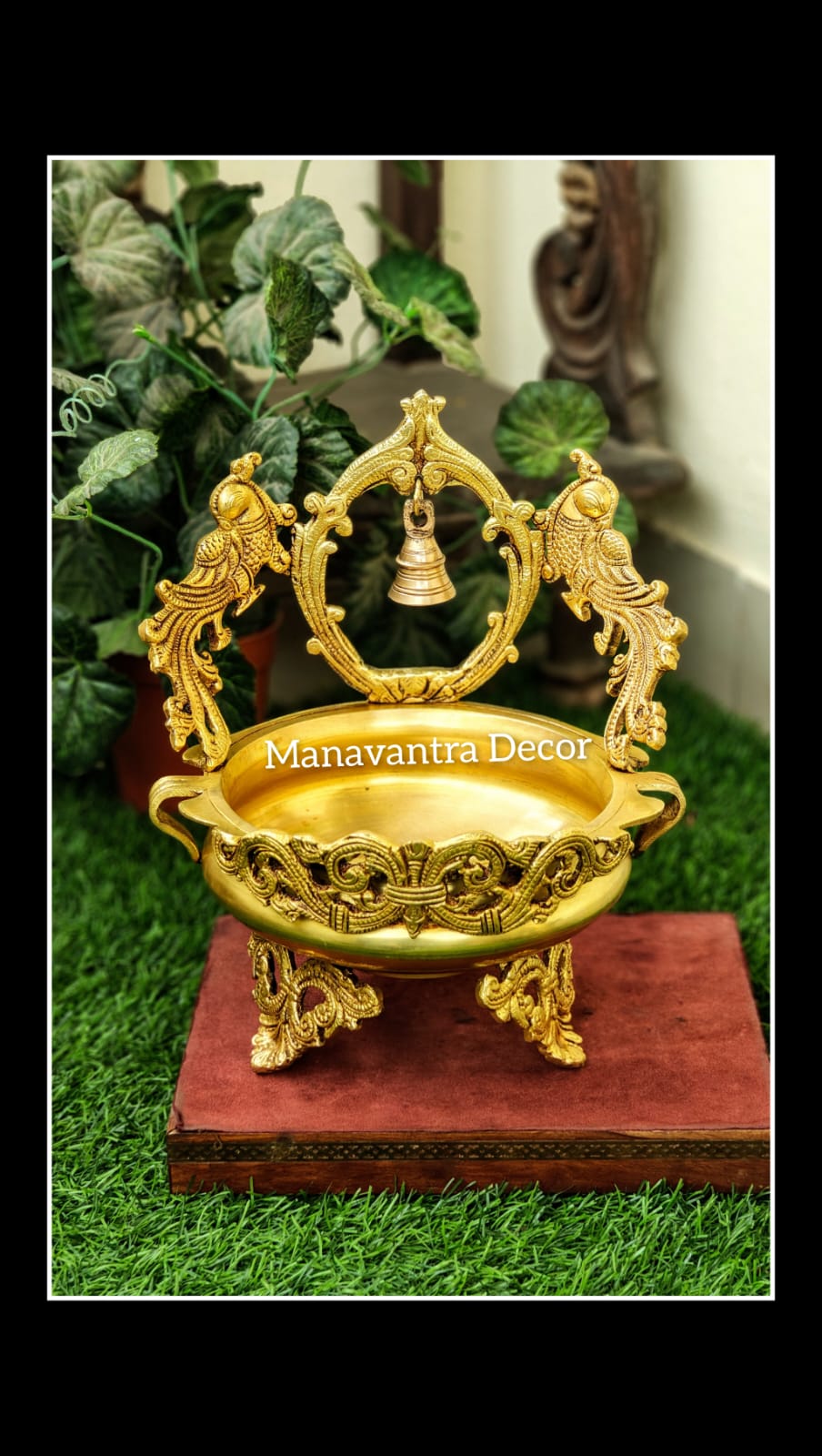 Bell urli with birds