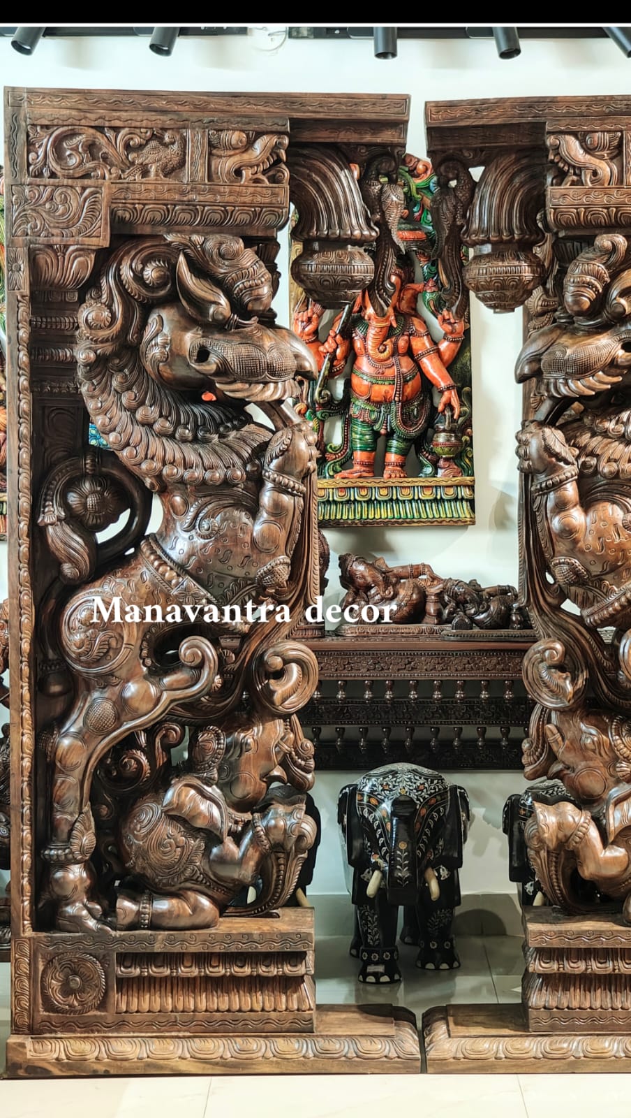 Yali Pillar bracket pair