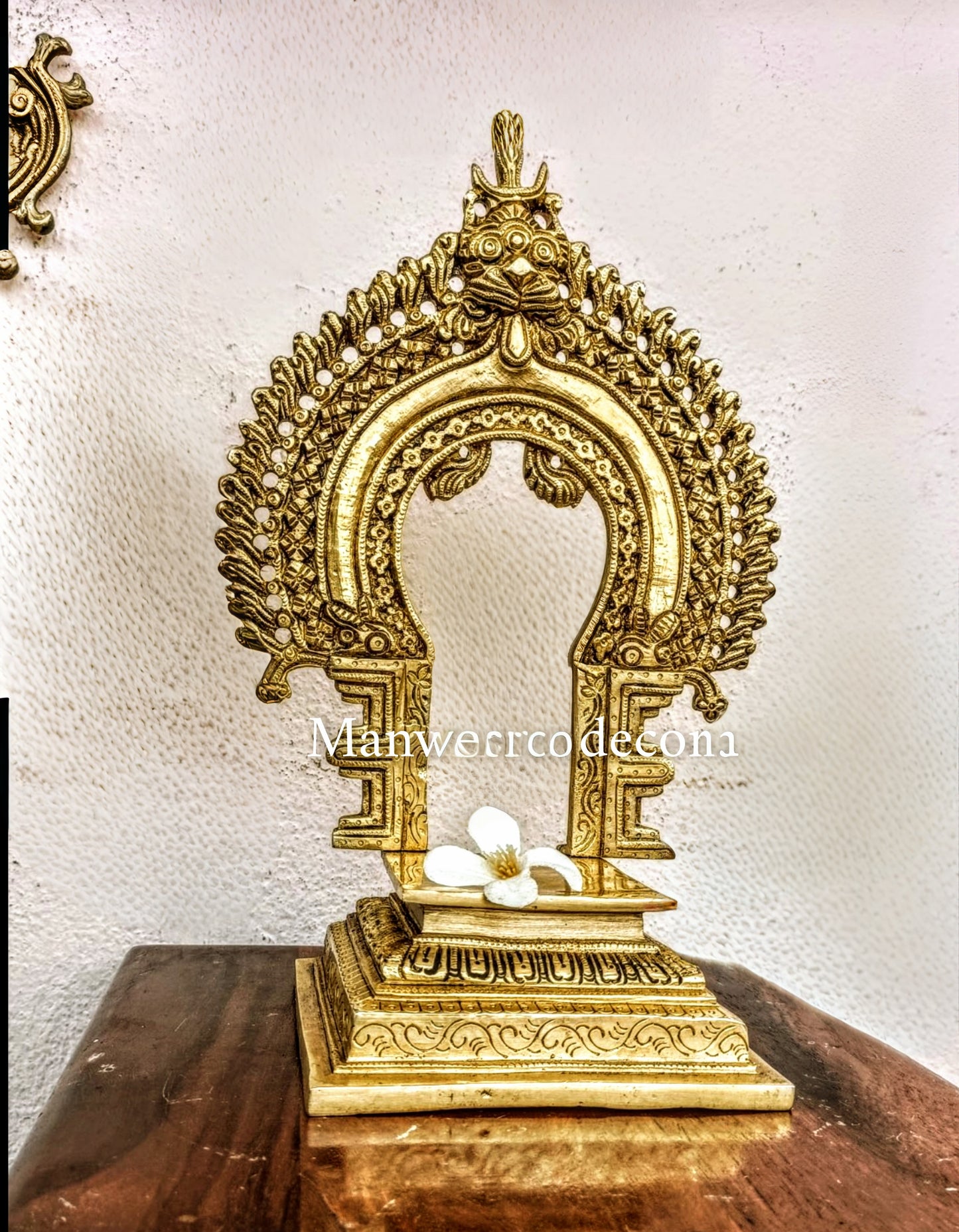 Singhasan / prabhavalli stand