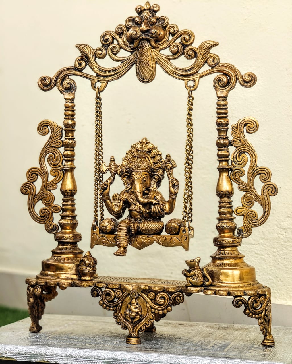 Jhula Ganesha idol