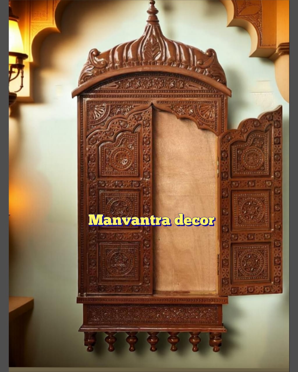 Door jharokha
Completely handcarved solid teakwood.