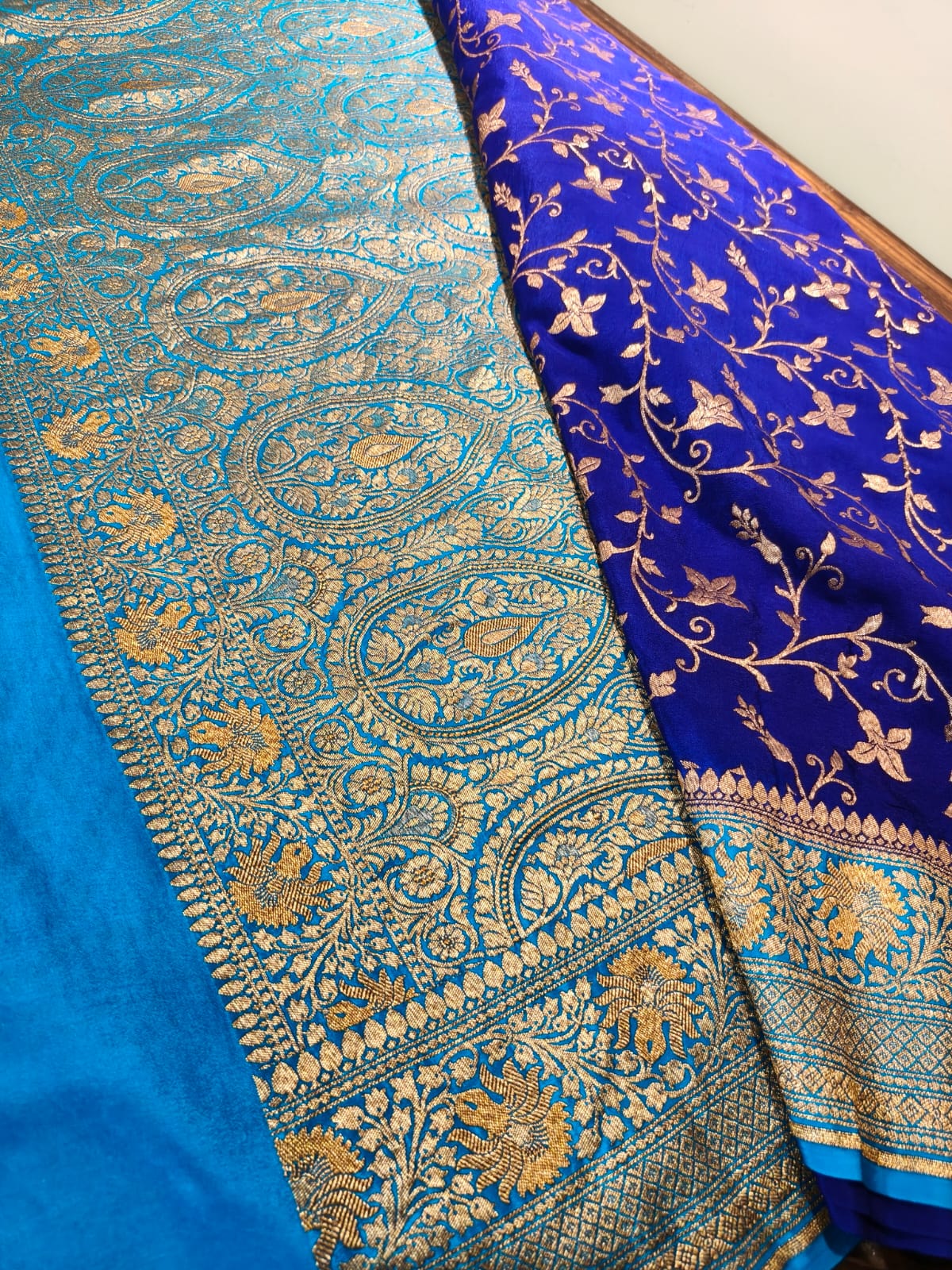 Pure crepe blue silk saree in sheer, and breathable fabric hand woven from 100% mulberry silk. Dual tone colour accentuates the beauty of this masterpiece.