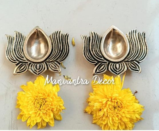 Diyas Lotus pair