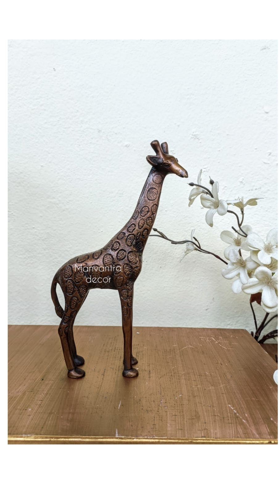 Giraffe figurine