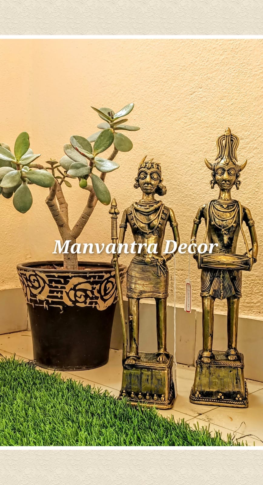 Tribal set in bronze