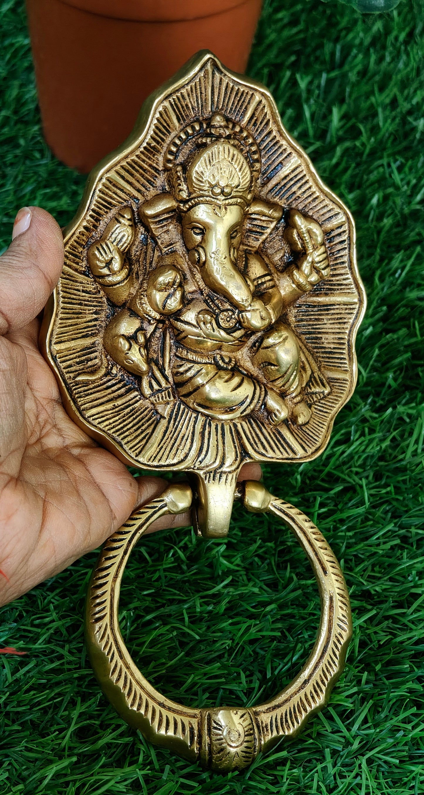 Door knocker Ganesha on leaf