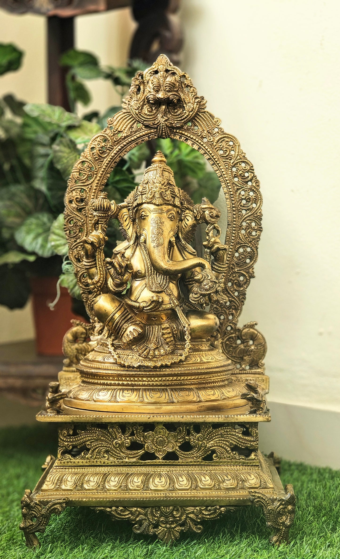 Ganesha idol bronze