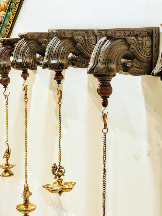 Corbels/brackets pair