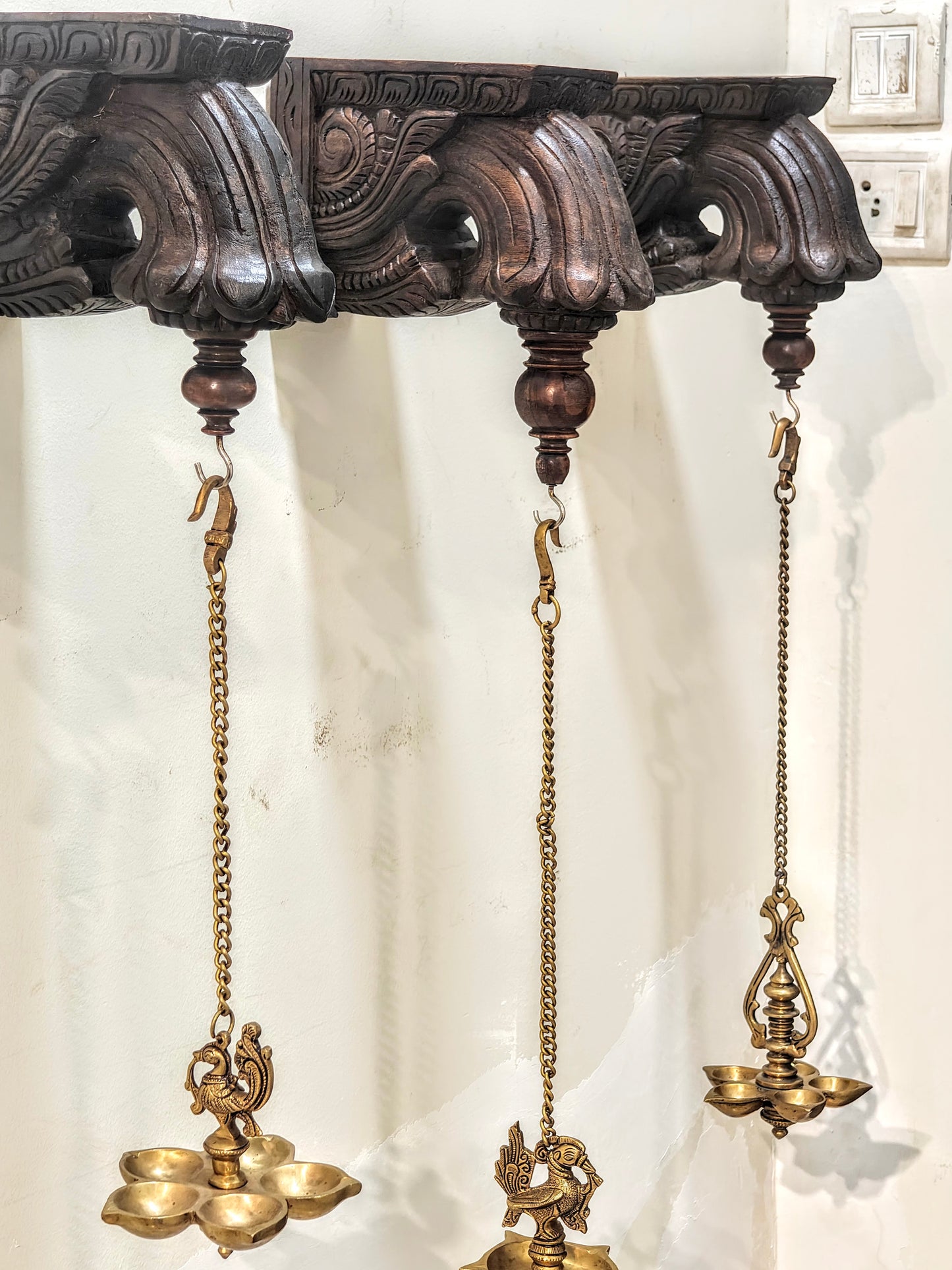 Corbels/brackets pair