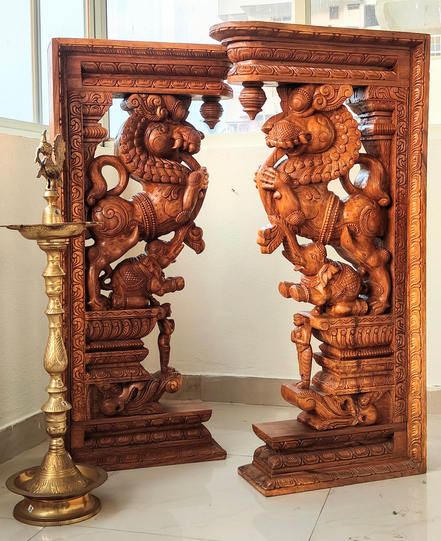 Yali big corbels pair