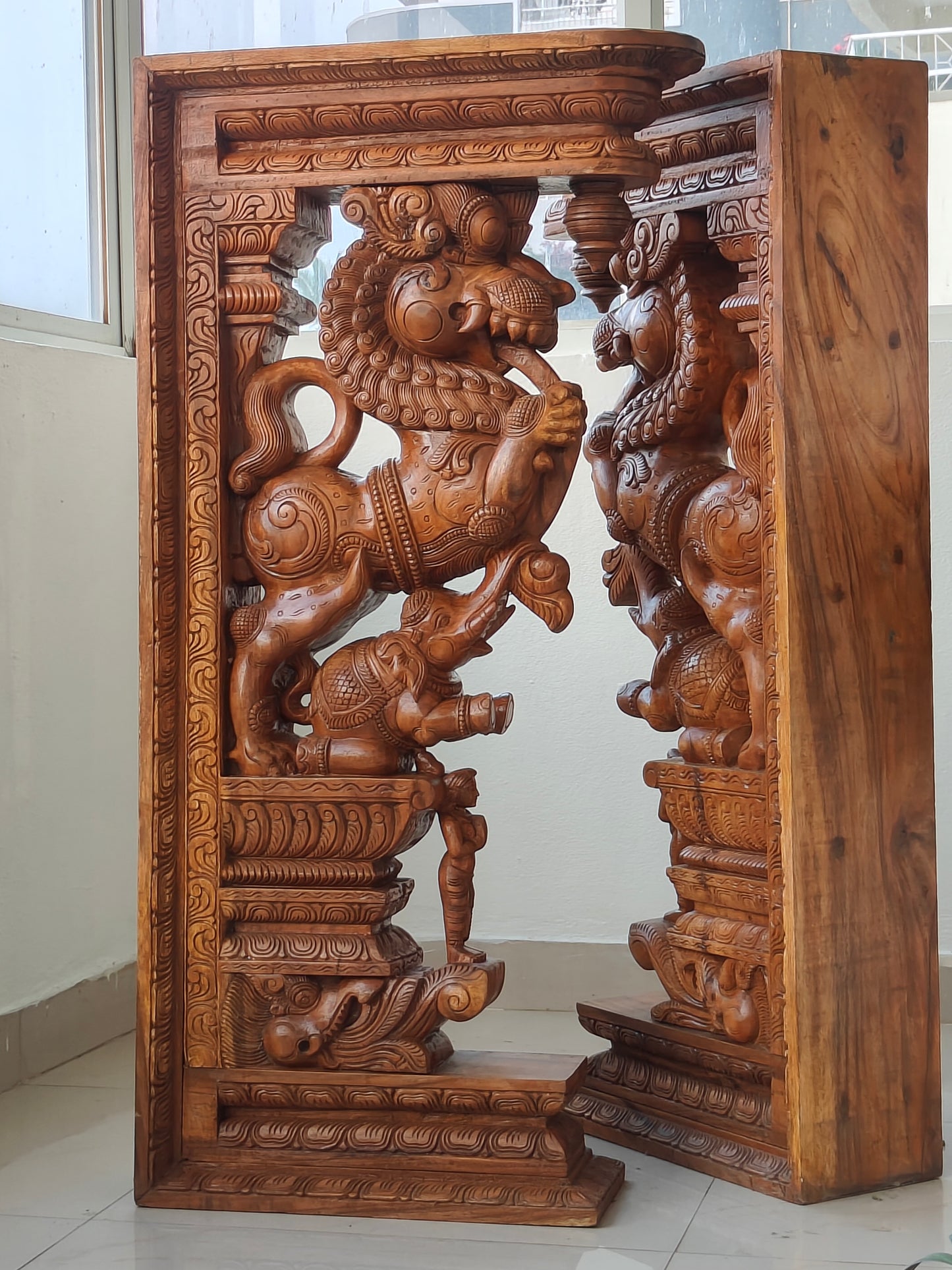 Yali big corbels pair