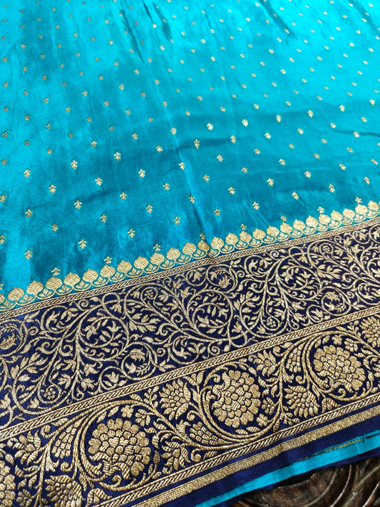 Pure crepe dual tone blue silk saree in sheer, and breathable silk hand woven from 100% mulberry silk and pure zari