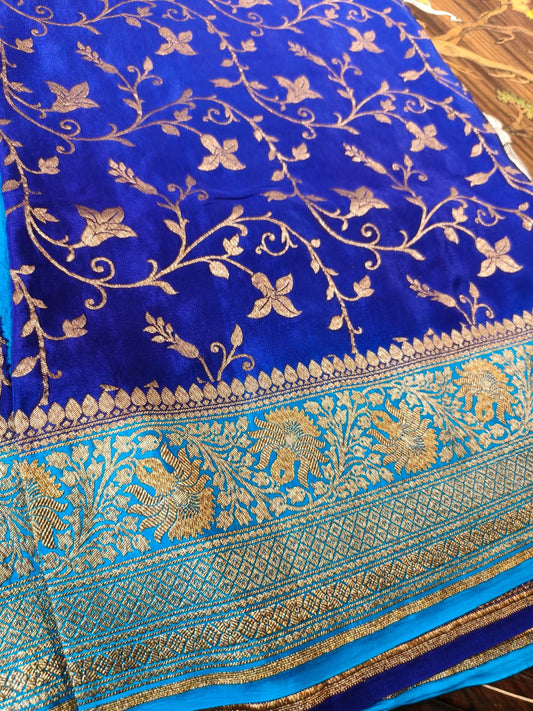Pure crepe blue silk saree in sheer, and breathable fabric hand woven from 100% mulberry silk. Dual tone colour accentuates the beauty of this masterpiece.