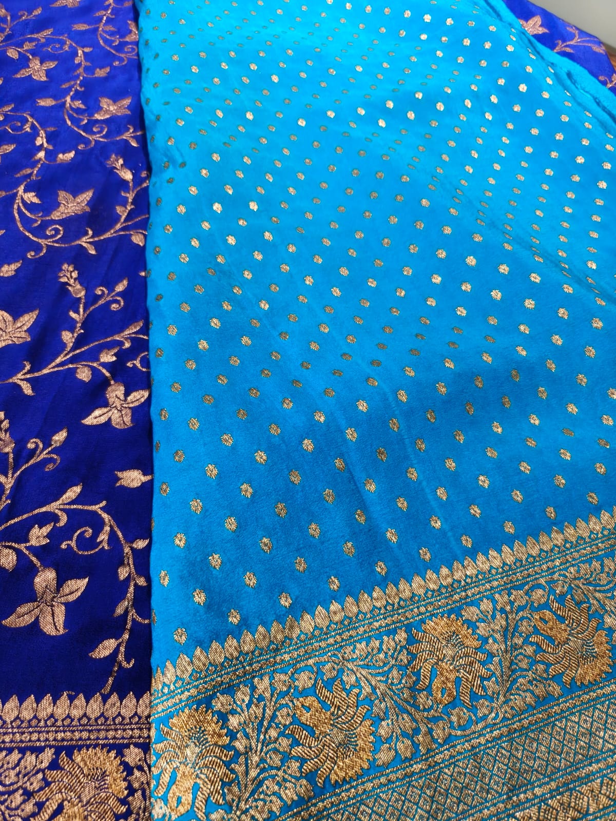Pure crepe blue silk saree in sheer, and breathable fabric hand woven from 100% mulberry silk. Dual tone colour accentuates the beauty of this masterpiece.