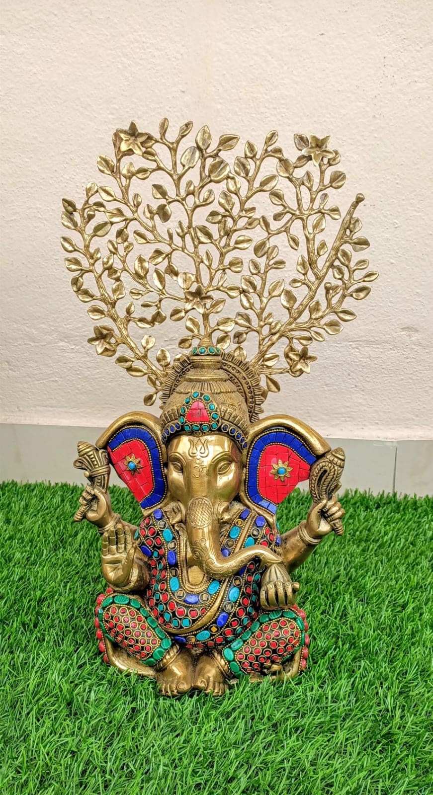 Decorative tree: a self standing art piece