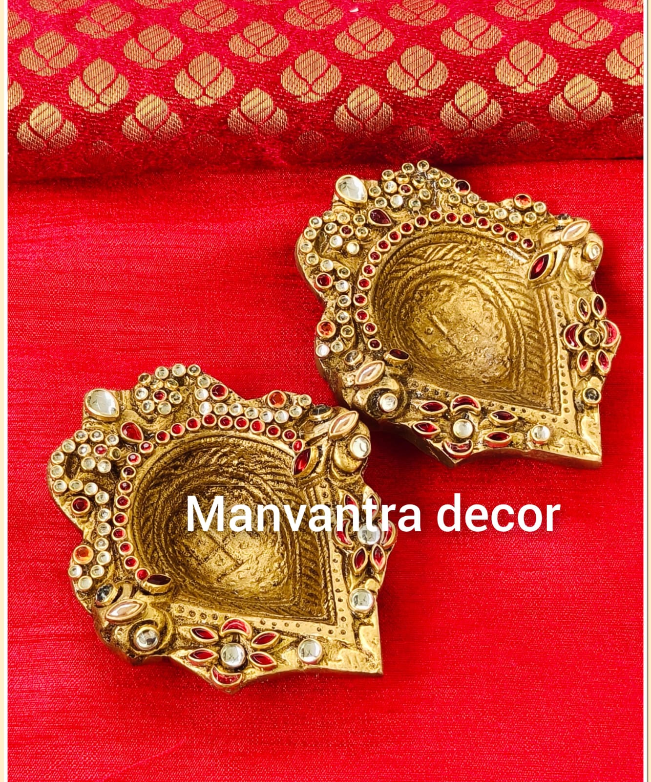 Brass diyas with shimmering stonework in pure brass(pair)