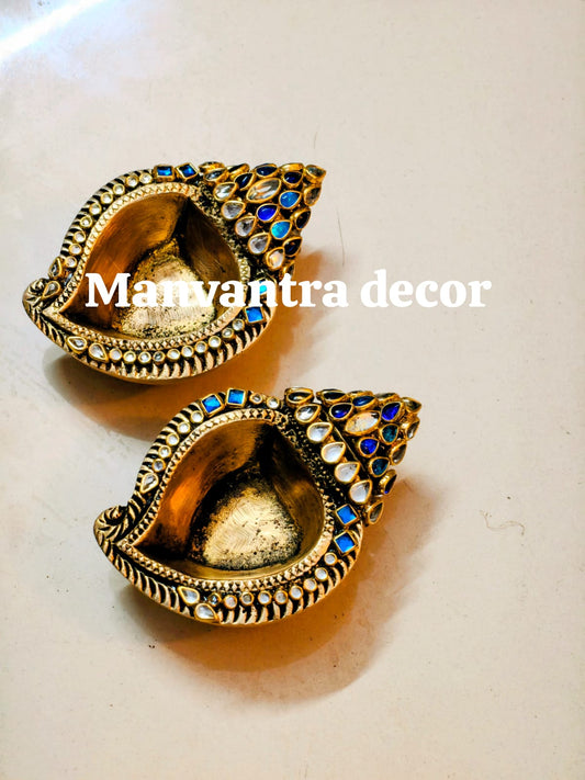 Shankh design diyas in pure brass (pair)