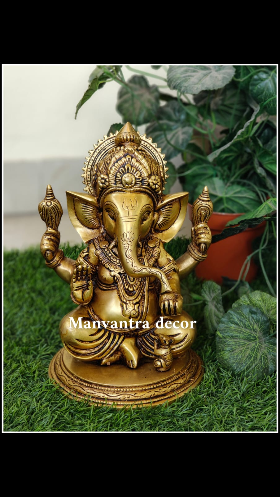 Ganesha idol with round base in pure brass