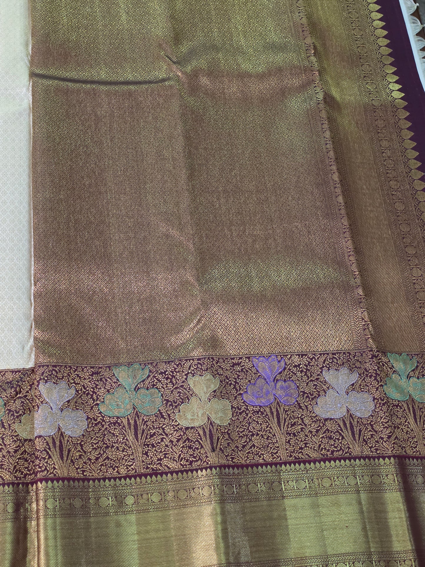 Pure Mulberry silk saree cream colour korvai style special weaving with pure zari and contrast border and rich completely hand woven.