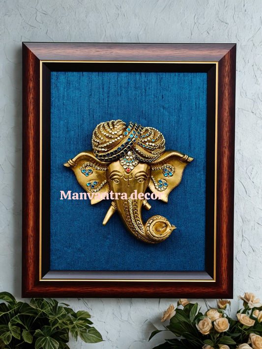 Ganesha with turban embellished with stonework.
Frame with raw silk cloth.