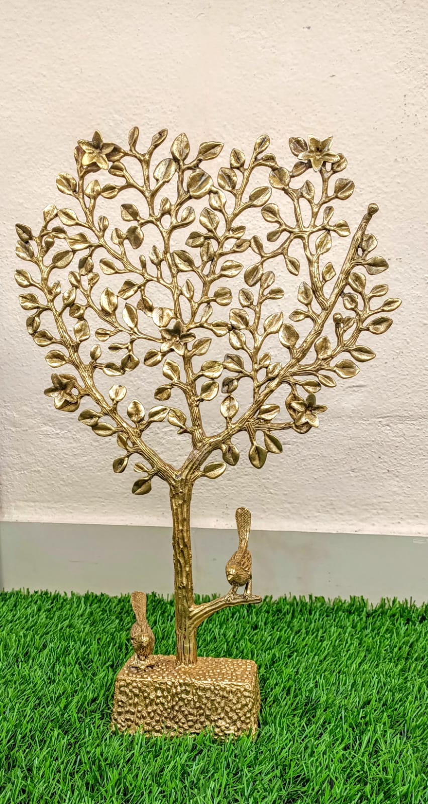 Decorative tree: a self standing art piece