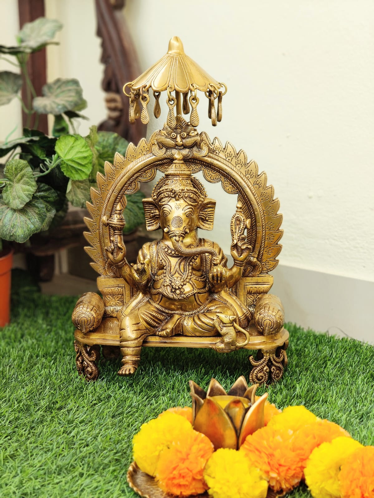 Chatri Ganesha idol with beautiful peetam and arch in pure brass